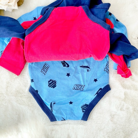 NWT NIKE 3PK LOGO BODYSUITS (onesies) w/logo and “JUST DO IT & “I RUN THE SHOW” - Picture 6 of 7